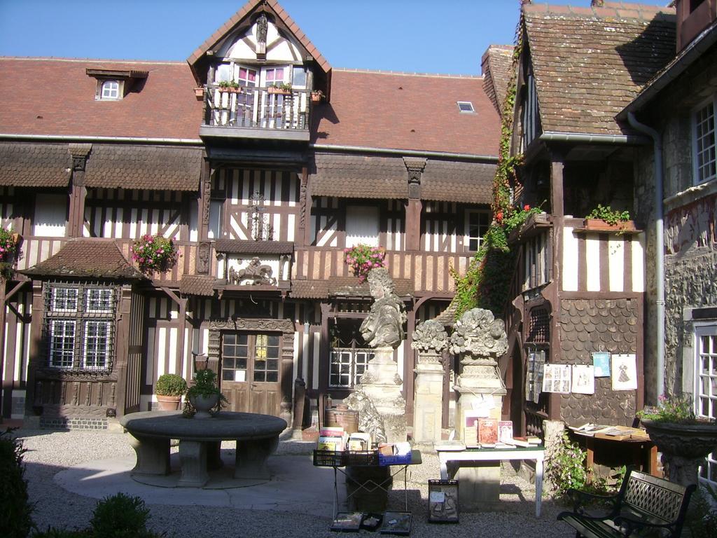 Le Gite Des Trois Vaches Brionne Exterior photo